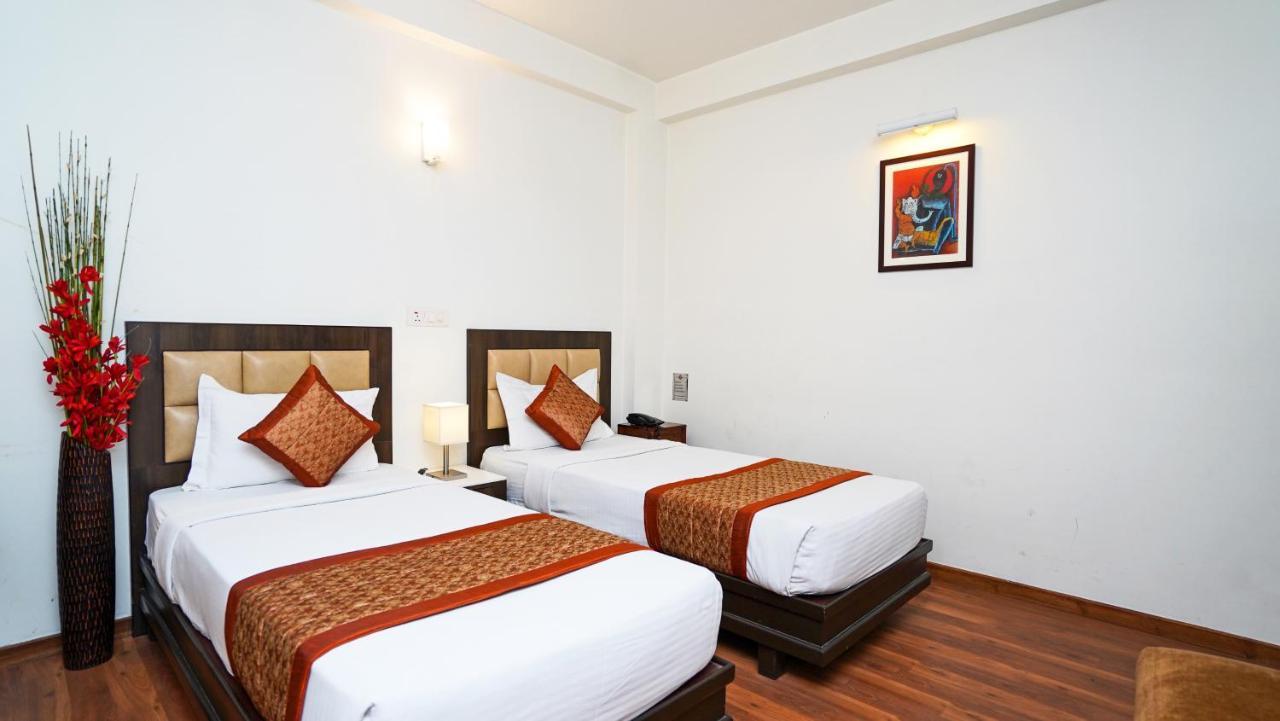 Hotel Pooja Palace Neu-Delhi Exterior foto