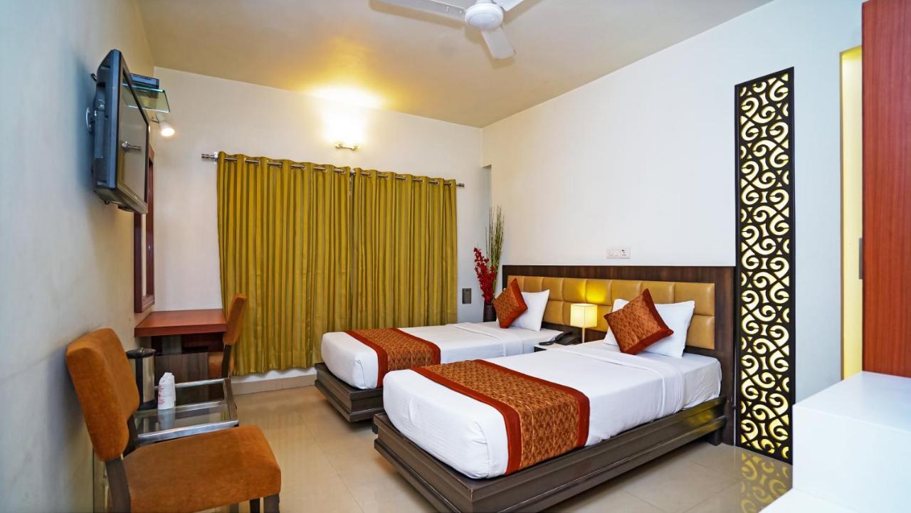 Hotel Pooja Palace Neu-Delhi Exterior foto
