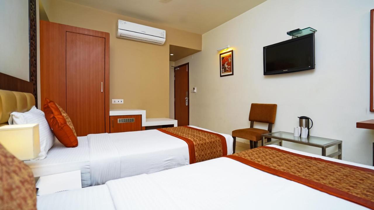 Hotel Pooja Palace Neu-Delhi Exterior foto